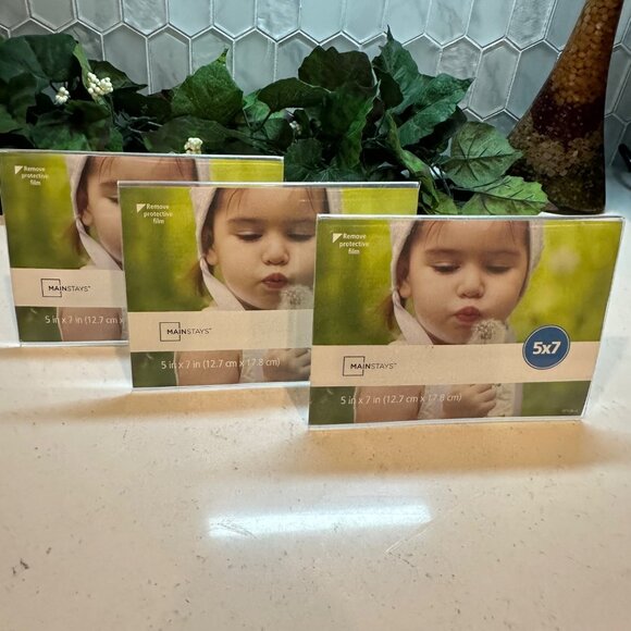 Mainstays Other - Mainstays 5x7 Clear Acrylic Picture Frames Set Of 3